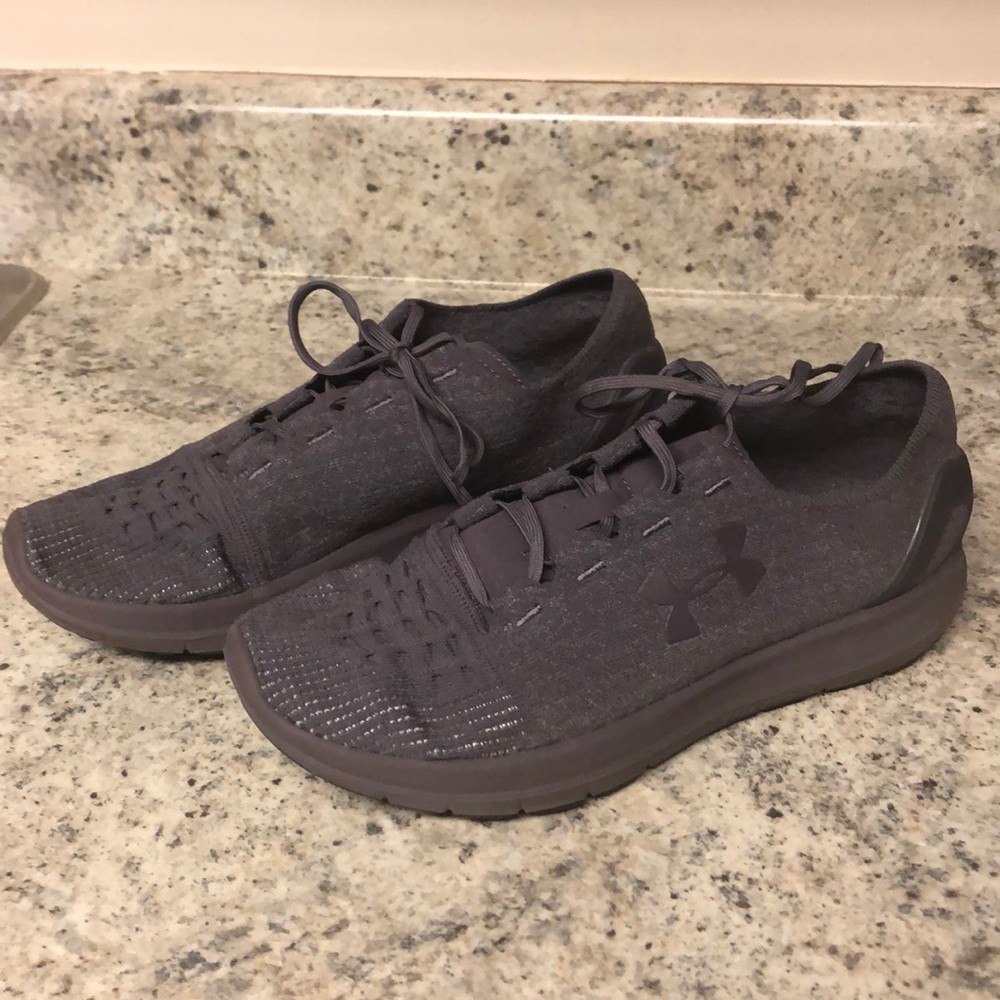 Under Armour sz 10 athletic shoes